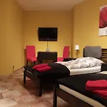 Duesseldorf City Center Apartment Am Rhein